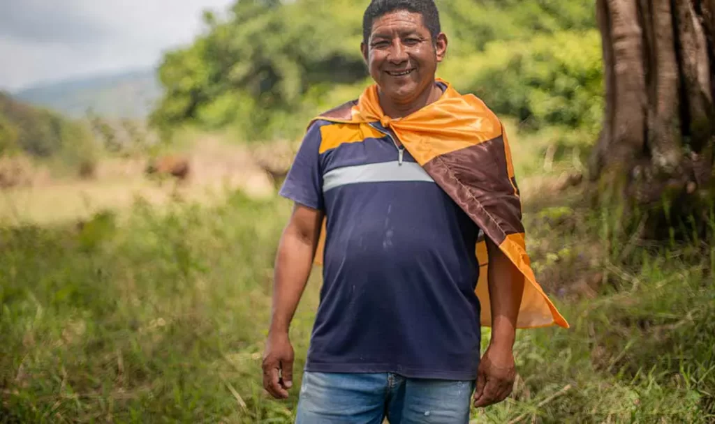 hombre-campesino-sonriendo