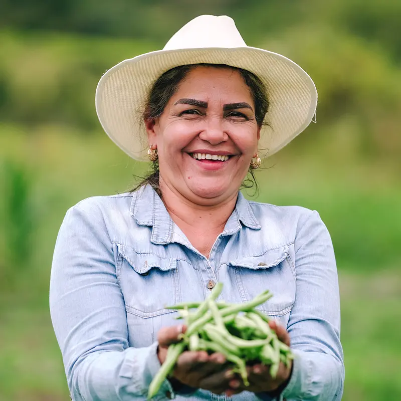 mujer-campesina-con-habichelas